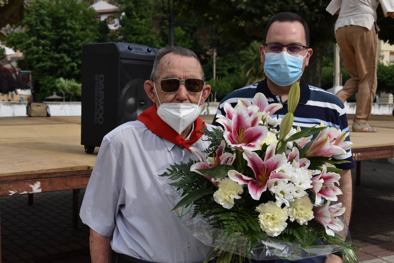 Fotos: Los cerveranos se ponen el pañuelo rojo