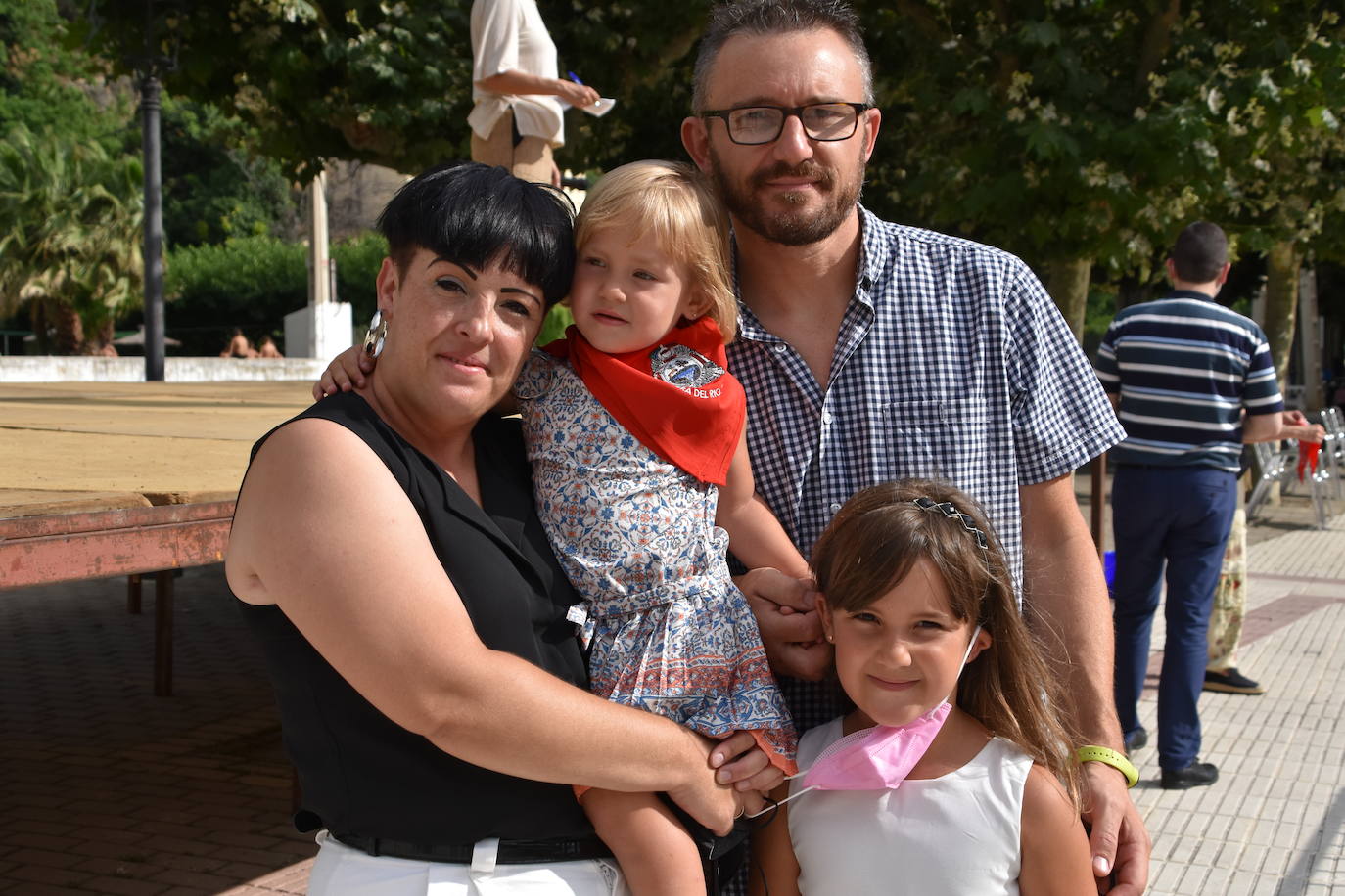 Fotos: Los cerveranos se ponen el pañuelo rojo