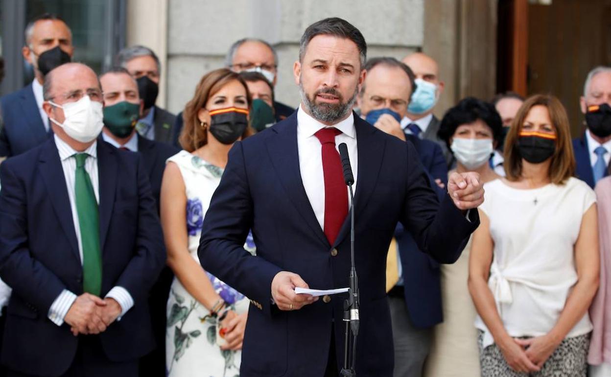 El líder de Vox, Santiago Abascal, ofrece una rueda de prensa en el patio del Congreso el pasado 21 de julio.