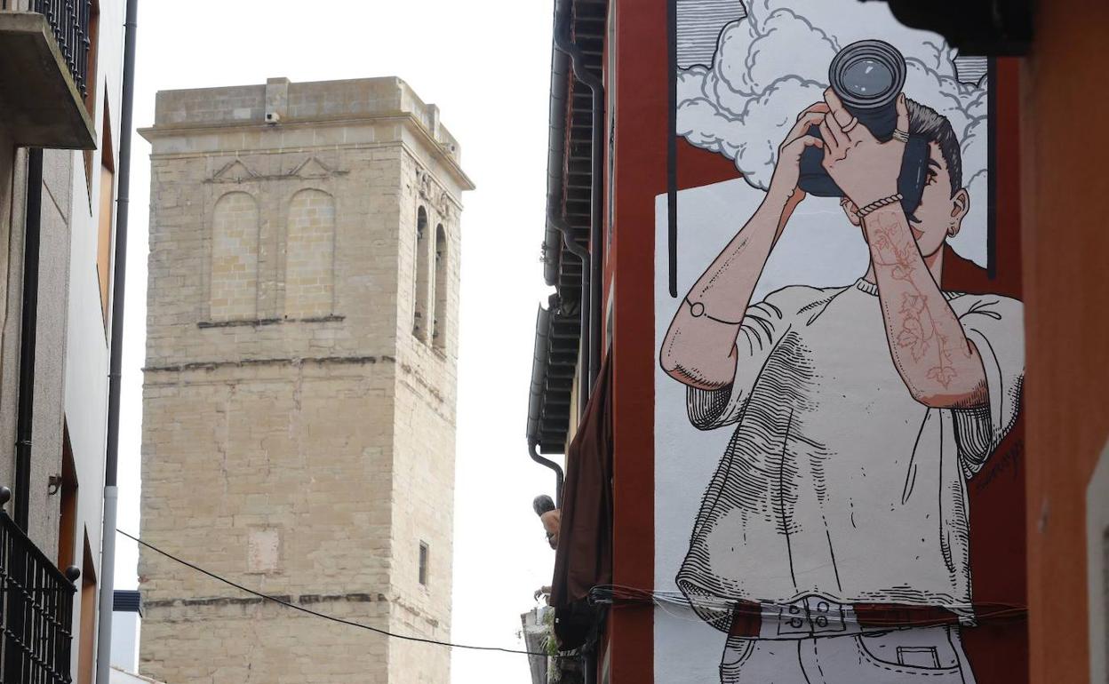 El casco antiguo luce un nuevo mural. La artista es Susana Garay y se encuentra en Barriocepo, 36