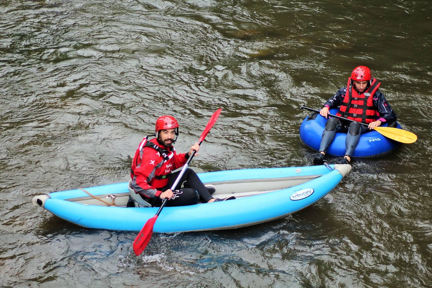 Más de un centenar de personas han participado en el descenso del río. 
