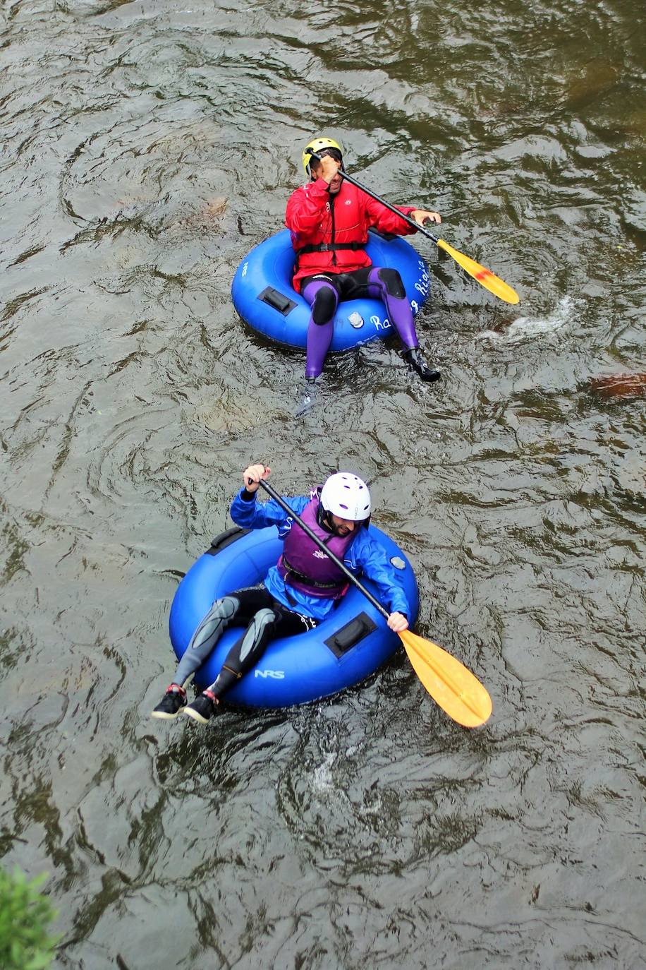 Más de un centenar de personas han participado en el descenso del río. 