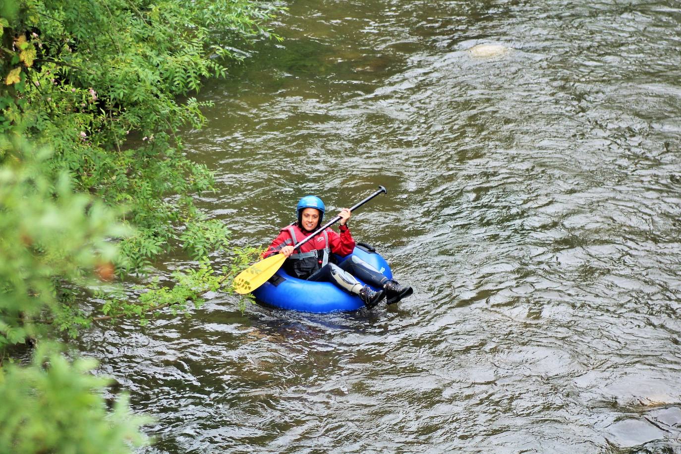 Más de un centenar de personas han participado en el descenso del río. 