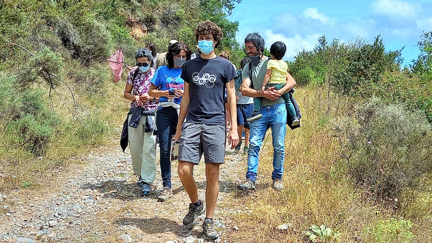 La Asociación Benéfico Cultural de Nieva de Cameros y la Asociación por el Medio Ambiente Rural en La Rioja han celebrado dos jornadas con el título 'Conociendo las mariposas'. Primero se celebró una en la aldea Montemediano, donde se lograron identificar fácilmente diecinueve especies el pasado 18 de julio, y después, el domingo 1 de agosto, se catalogaron una veintena de mariposas en Nieva, algunas tan singulares como la tigre.