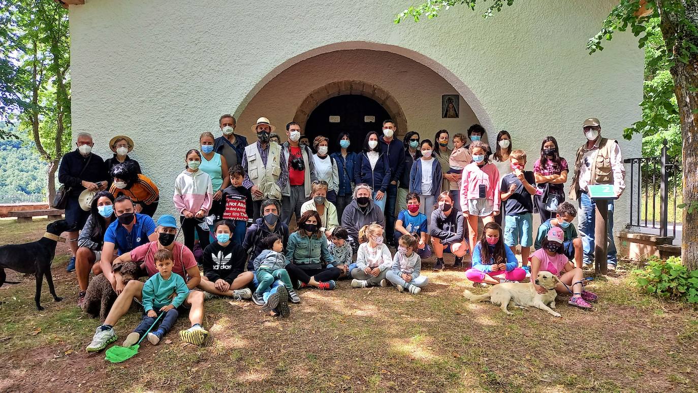 La Asociación Benéfico Cultural de Nieva de Cameros y la Asociación por el Medio Ambiente Rural en La Rioja han celebrado dos jornadas con el título 'Conociendo las mariposas'. Primero se celebró una en la aldea Montemediano, donde se lograron identificar fácilmente diecinueve especies el pasado 18 de julio, y después, el domingo 1 de agosto, se catalogaron una veintena de mariposas en Nieva, algunas tan singulares como la tigre.