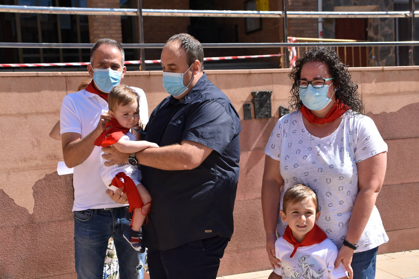 Imposición de pañuelos a los queleños nacidos en el último año.