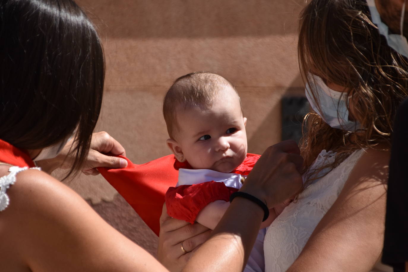 Imposición de pañuelos a los queleños nacidos en el último año.