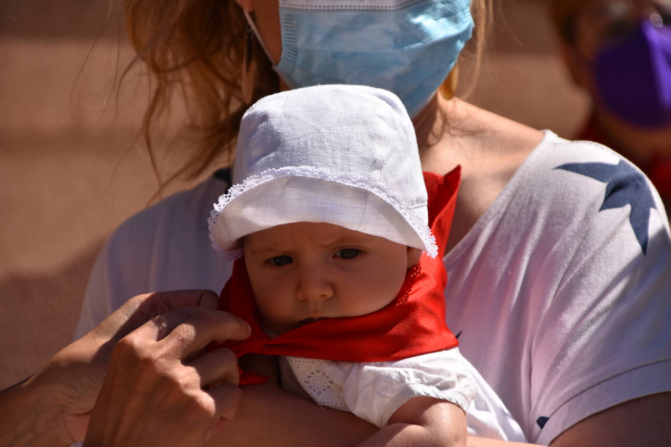 Imposición de pañuelos a los queleños nacidos en el último año.