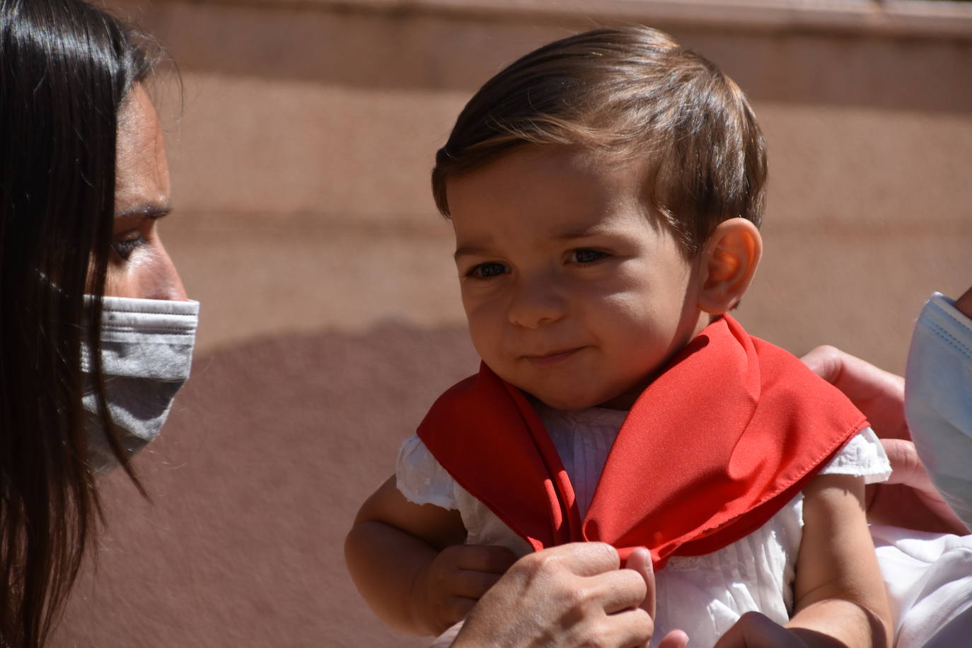 Imposición de pañuelos a los queleños nacidos en el último año.