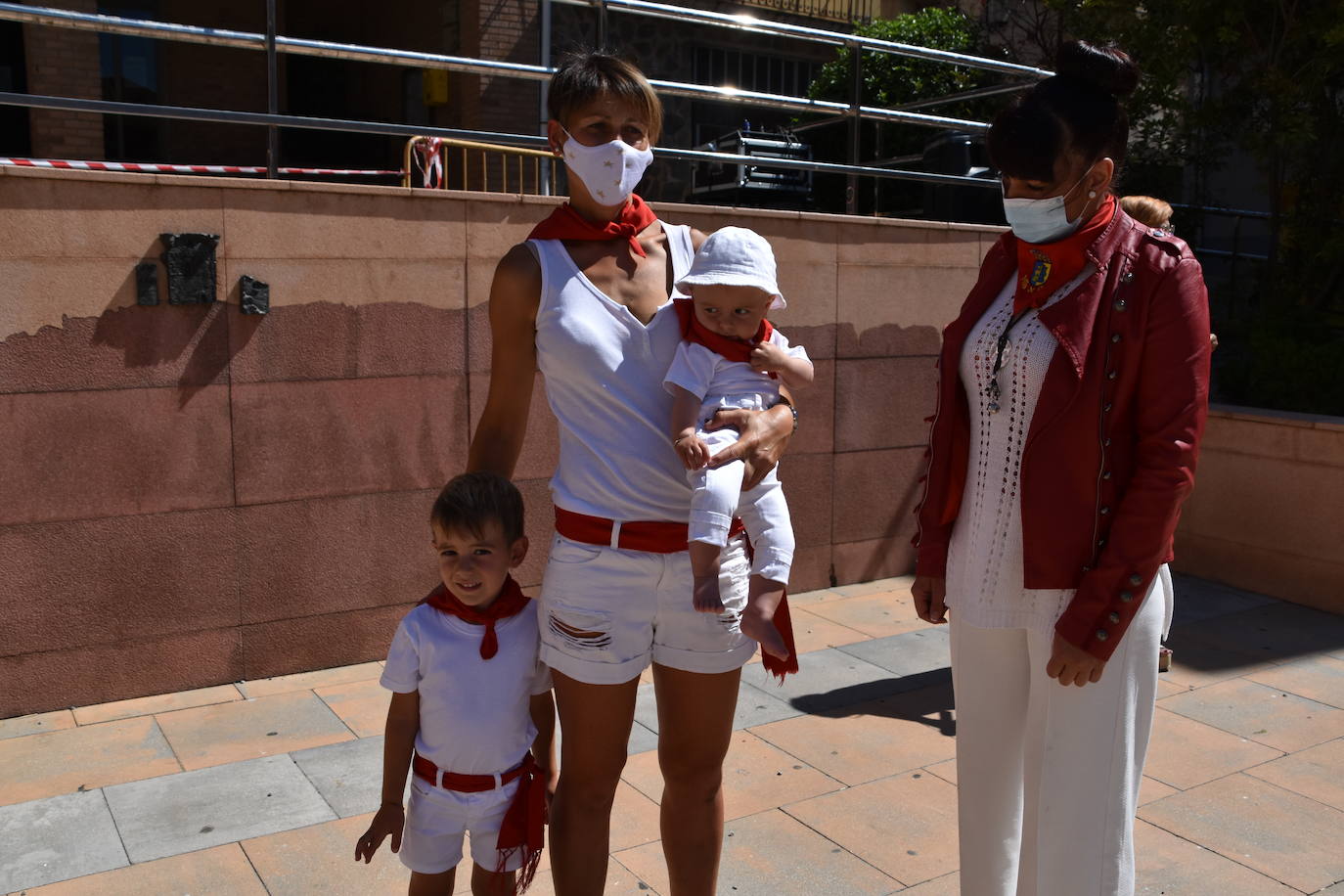 Imposición de pañuelos a los queleños nacidos en el último año.