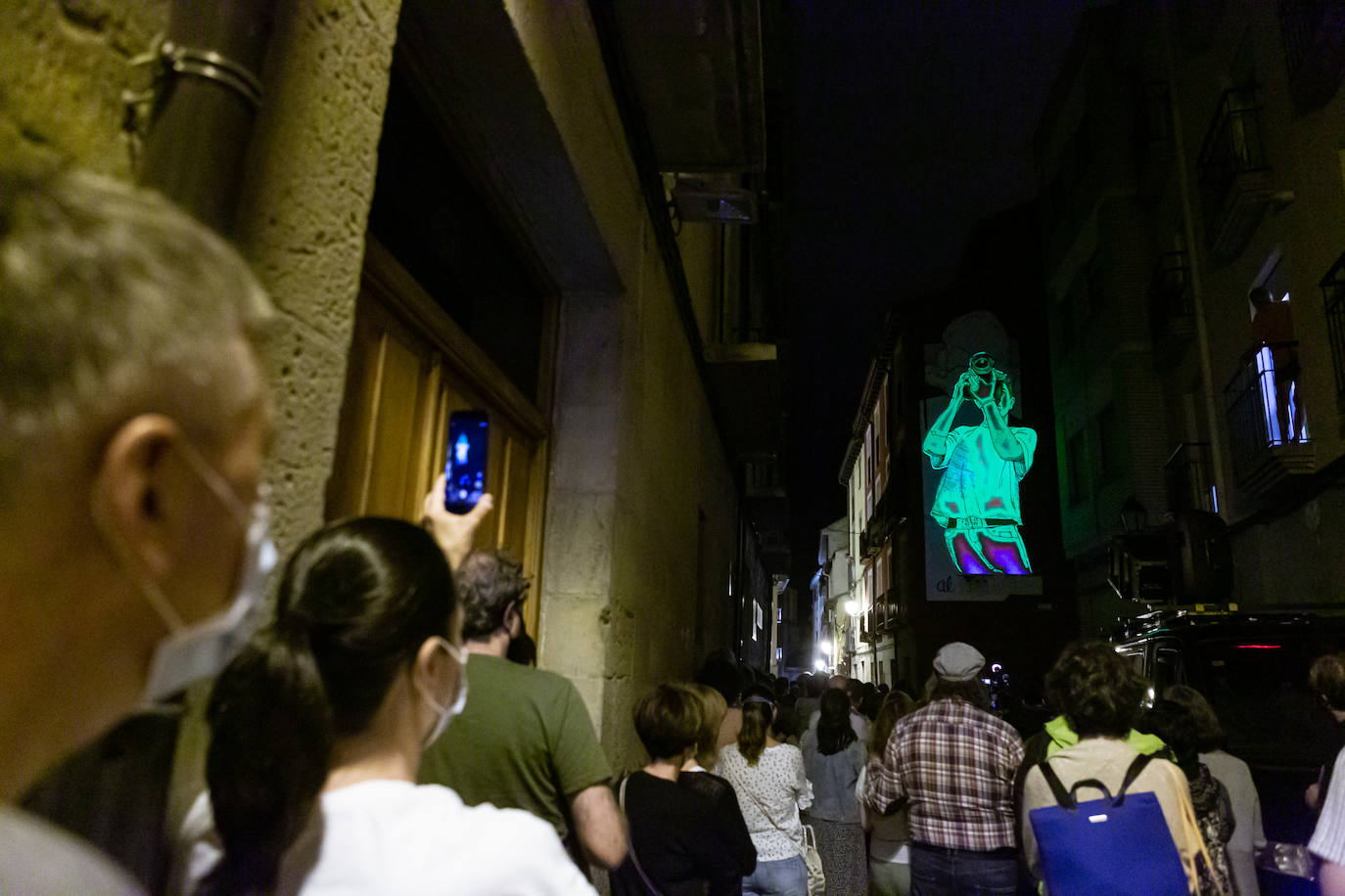 Arranca la ruta guiada de 'videomapping' en Logroño como una iniciativa pionera que ayer reunió a 200 personas. 