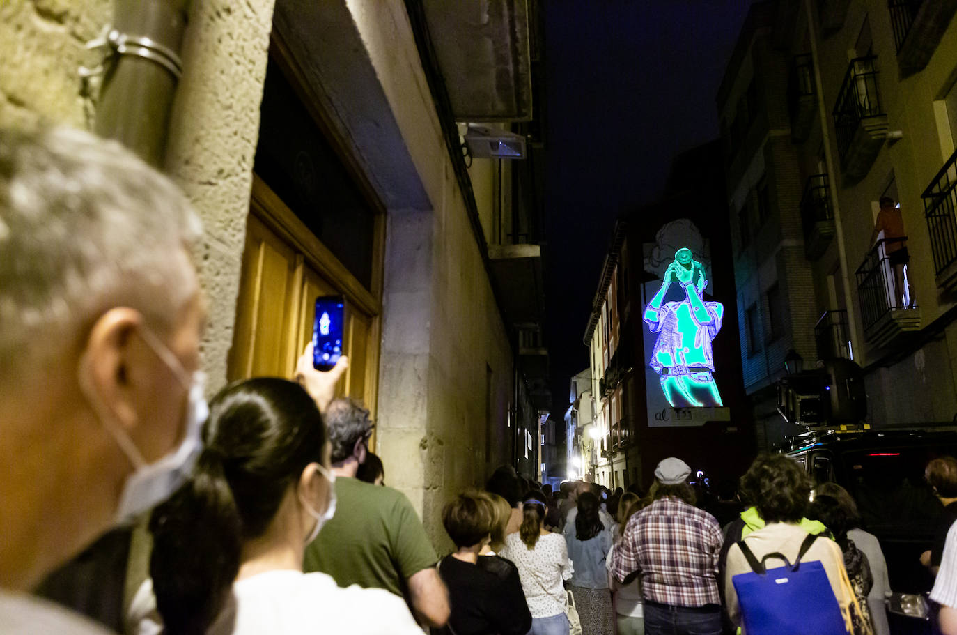 Arranca la ruta guiada de 'videomapping' en Logroño como una iniciativa pionera que ayer reunió a 200 personas. 