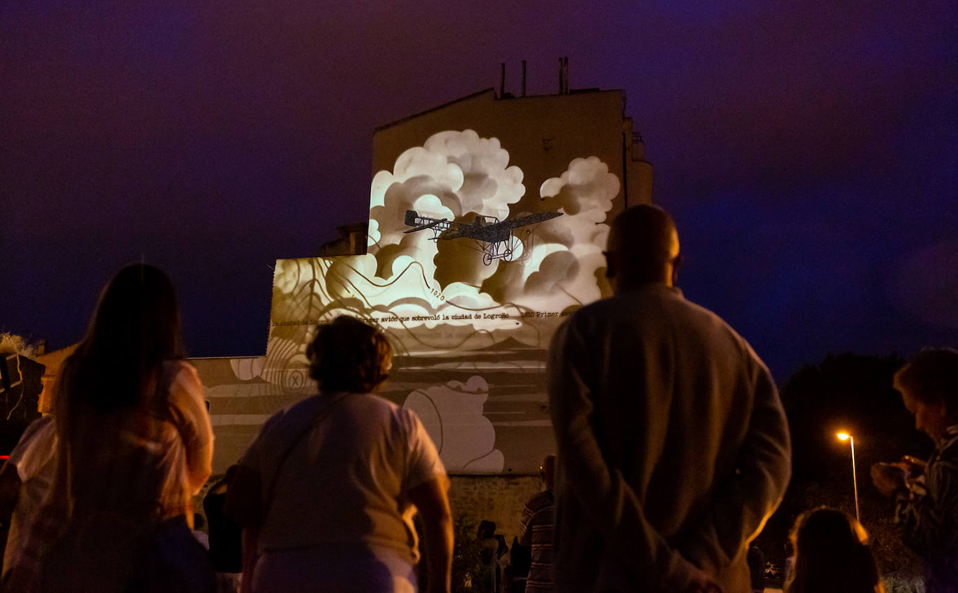 Arranca la ruta guiada de 'videomapping' en Logroño como una iniciativa pionera que ayer reunió a 200 personas. 