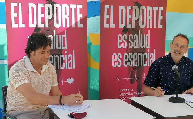 David Blanco y Rubén Antoñanzas, en la rueda de prensa ofrecida en el embarcadero de Logroño. 