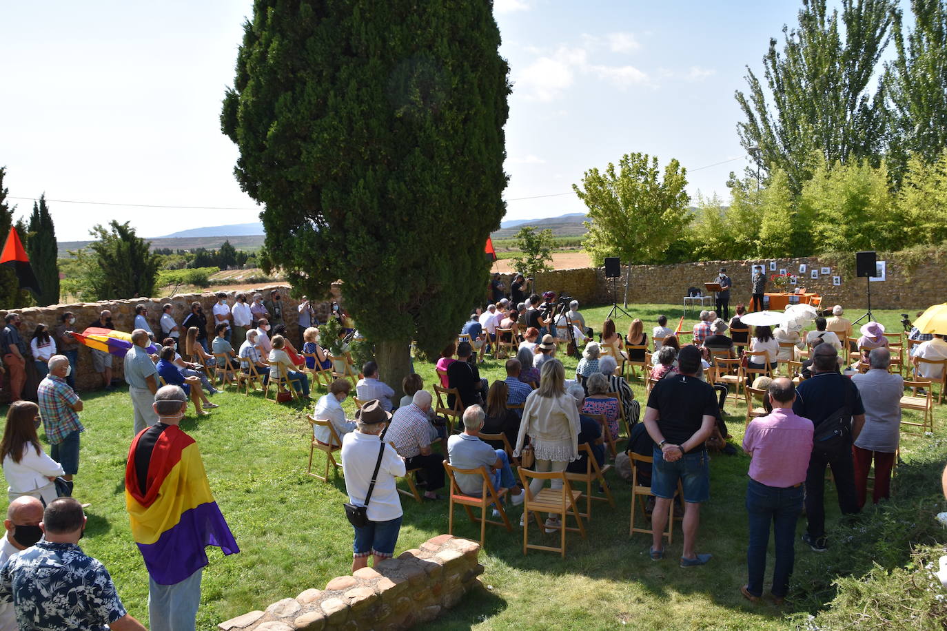 Ha sido organizado por los familiares de las víctimas y la Asociación La Barranca y coordinado por Lola Júdez López