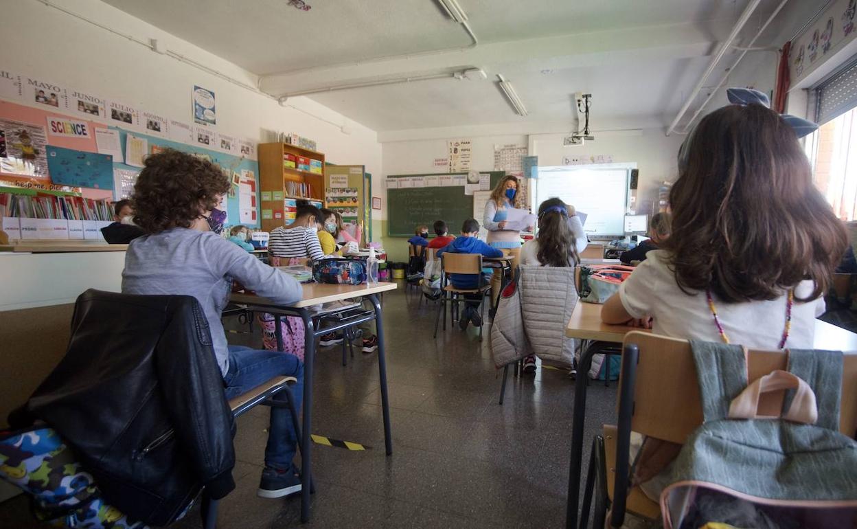 Alumnos de Primaria en un clase.