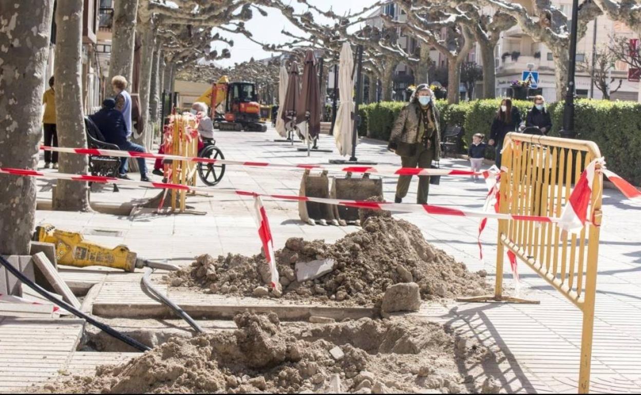 Obras en el espolón de la segunda fase. 