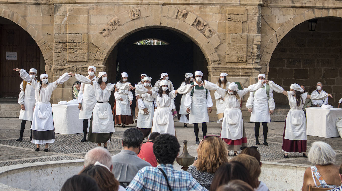 El estreno de la edición 2021, que brinda dos escenas, se saldó con un lleno del aforo, 250 sillas, y muchas personas de pie. 