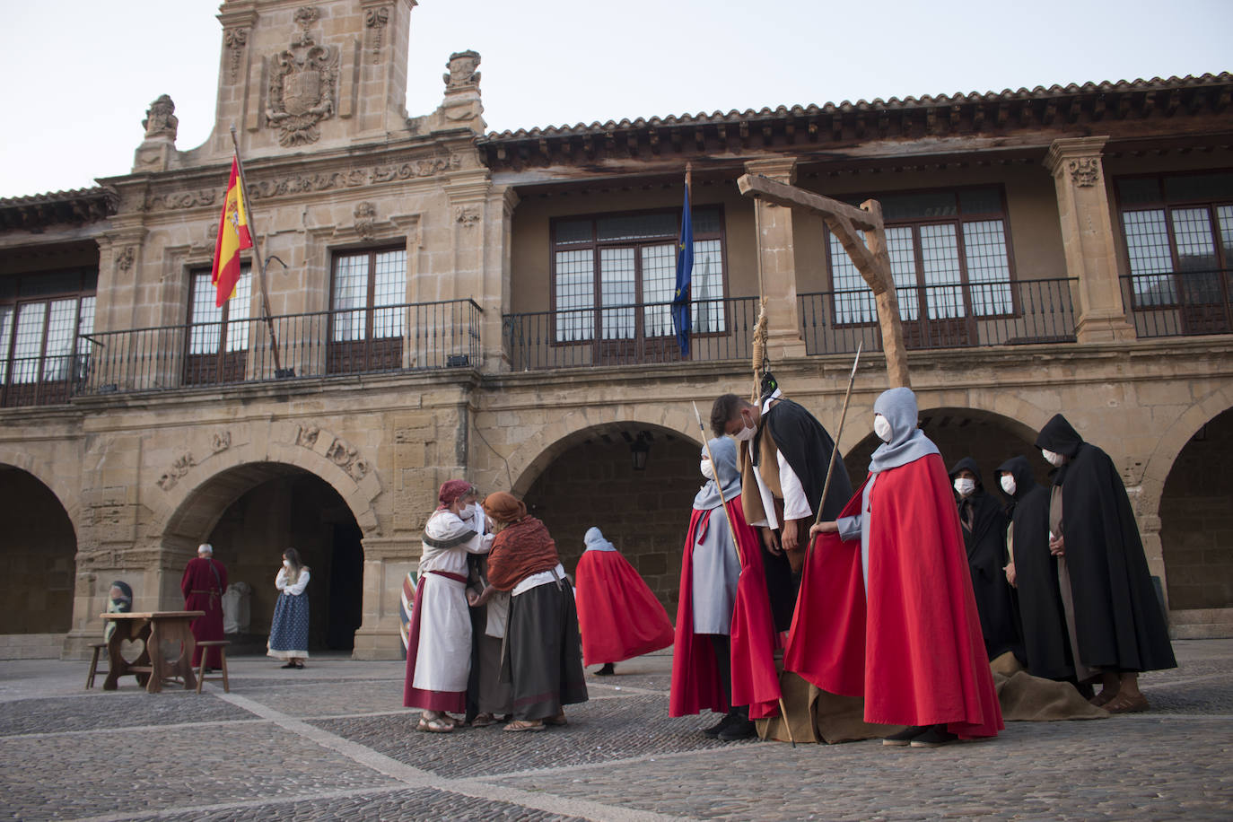 El estreno de la edición 2021, que brinda dos escenas, se saldó con un lleno del aforo, 250 sillas, y muchas personas de pie. 