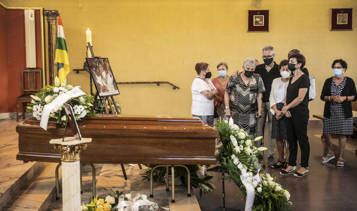 Fotos: Goteo constante de bañejos para despedirse del cardenal Martínez Somalo