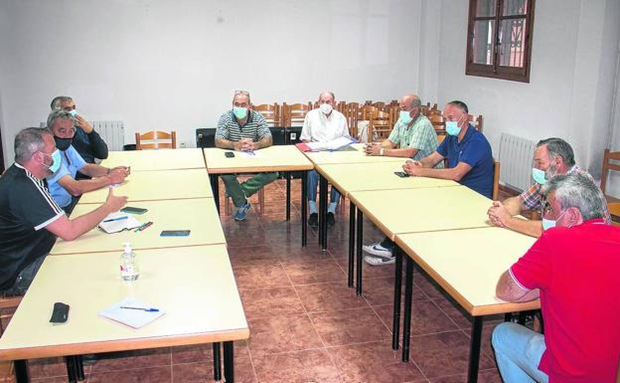 Alcaldes y agricultores de la comarca calceatense solicitan ampliar el regadío