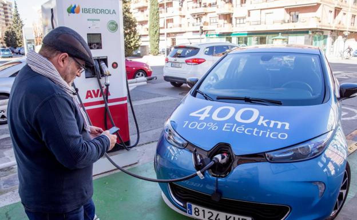 Las ventas de turismos electrificados ya superan a las de los de motor de gasoil