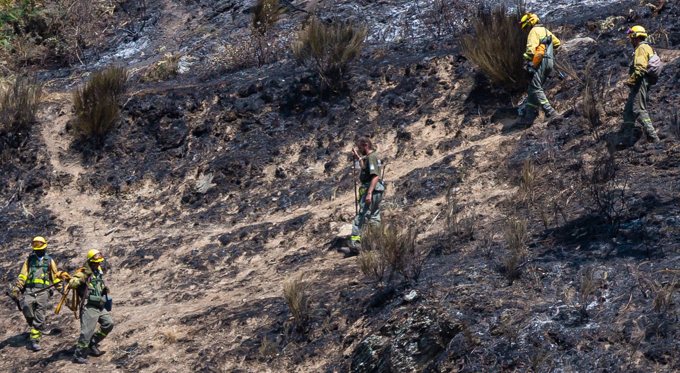 El incendio que se originó el sábado en Ezcaray ha sido declarado extinguido, aunque se mantiene la vigilancia para evitar que se reavive