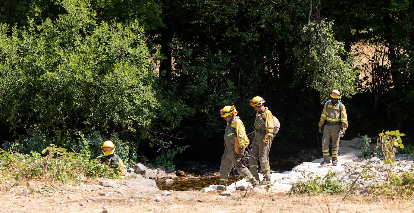 El incendio que se originó el sábado en Ezcaray ha sido declarado extinguido, aunque se mantiene la vigilancia para evitar que se reavive