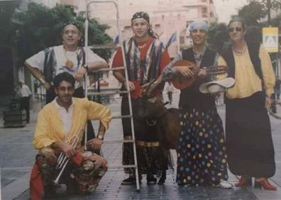 Imagen secundaria 1 - La exposicón recuerda a los fotógrafos que iban a Calahorra en fiestas. 