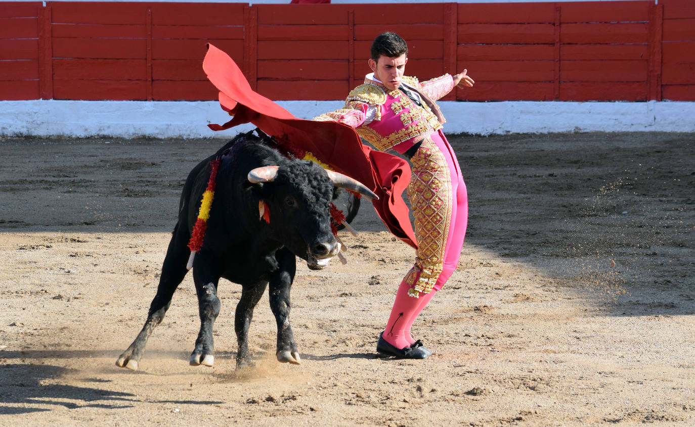 Cid de María cortó una oreja al segundo