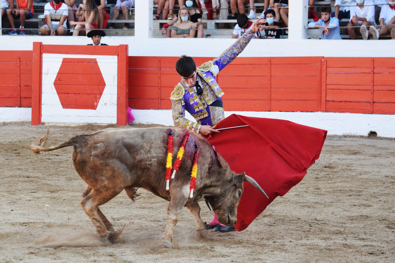 Cid de María cortó una oreja al segundo