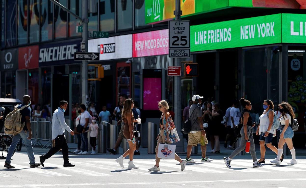 Ciudadanos por las calles de Nueva York.