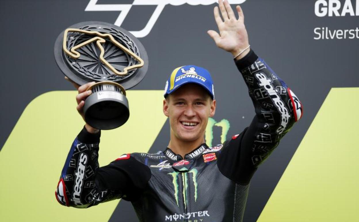 Quartararo en el podio de Silverstone