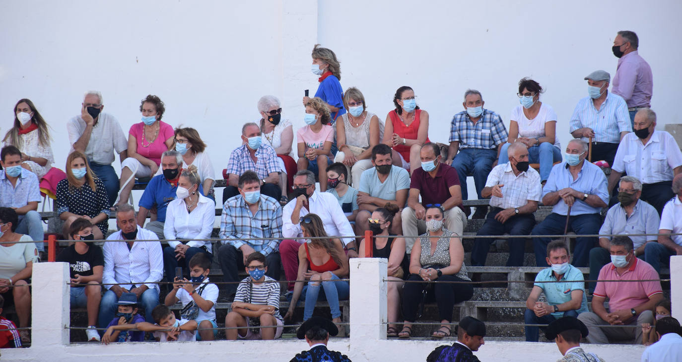 David Gomes y Pablo Donat cortan cada uno una oreja a un encierro de Pincha. 