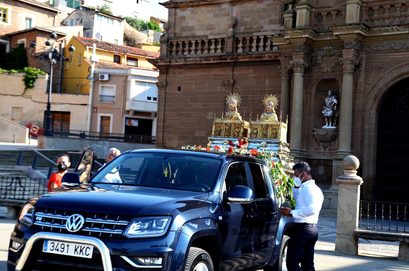 Fotos: Los Santos Mártires procesionan en coche por Calahorra