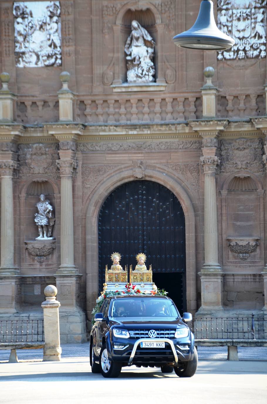 Fotos: Los Santos Mártires procesionan en coche por Calahorra