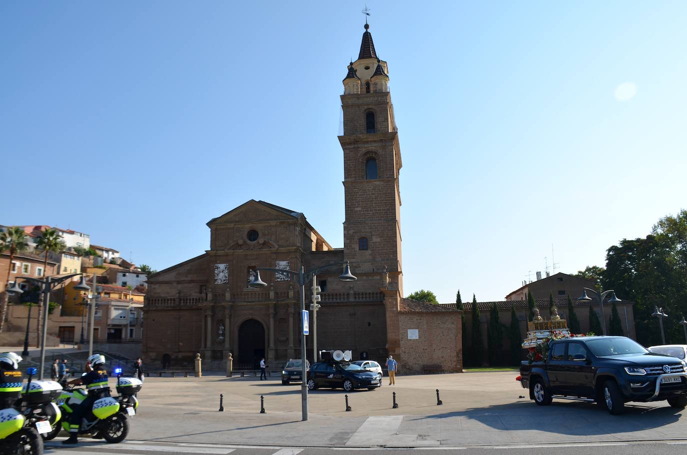 Fotos: Los Santos Mártires procesionan en coche por Calahorra