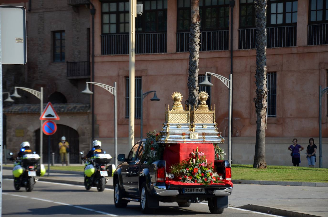 Fotos: Los Santos Mártires procesionan en coche por Calahorra