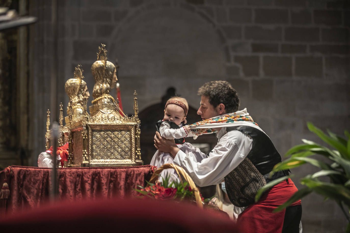 Fotos: Calahorra venera a sus patronos con emoción contenida