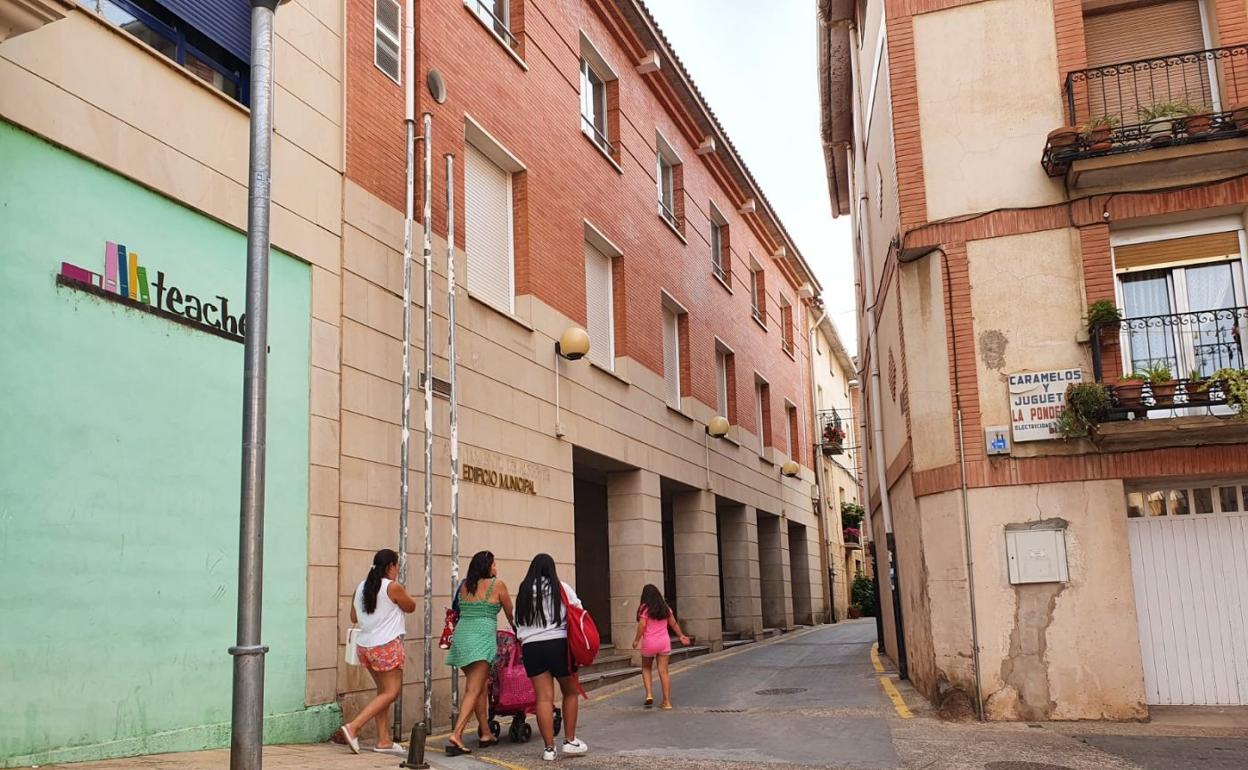 El antiguo Ayuntamiento de Alberite, que alberga la biblioteca. 