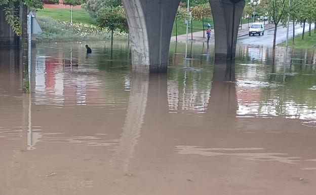 Restablecida la circulación en la calle Clavijo tras las inundaciones