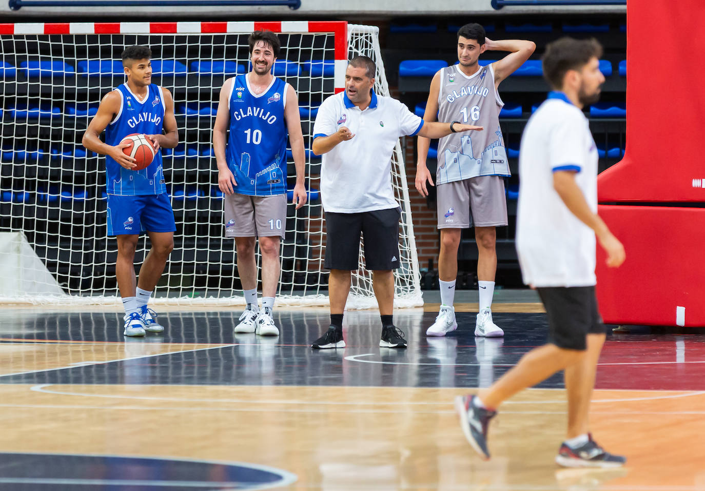 Fotos: El Clavijo empieza a preparar la temporada, su primer entrenamiento