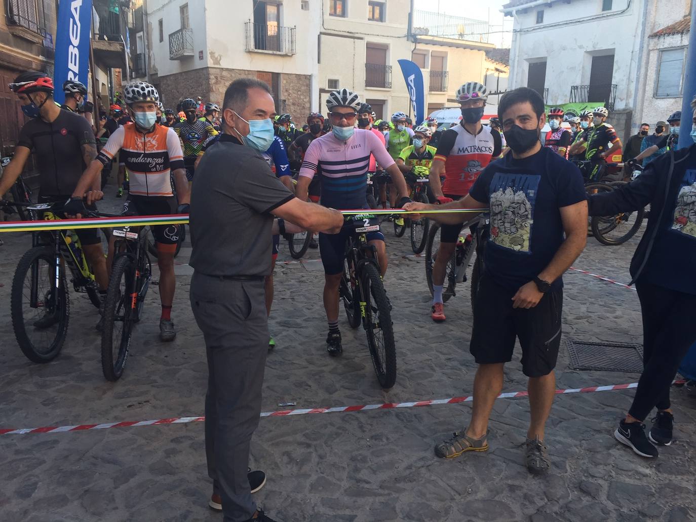 265 ciclistas en una marcha inédita que recorrió 75 kilómetros por los bellos parajes boscosos del Alto Iregua. 