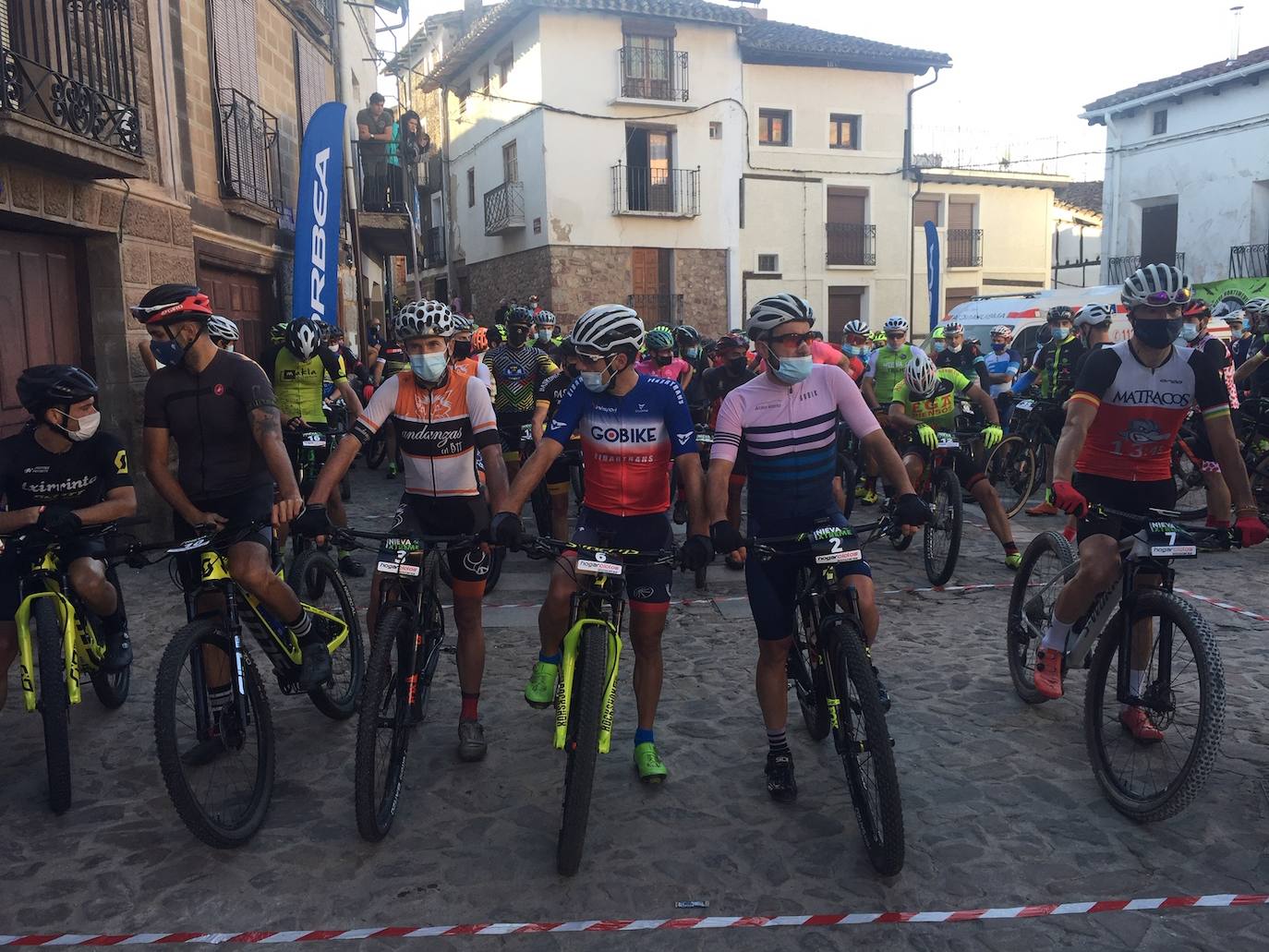 265 ciclistas en una marcha inédita que recorrió 75 kilómetros por los bellos parajes boscosos del Alto Iregua. 