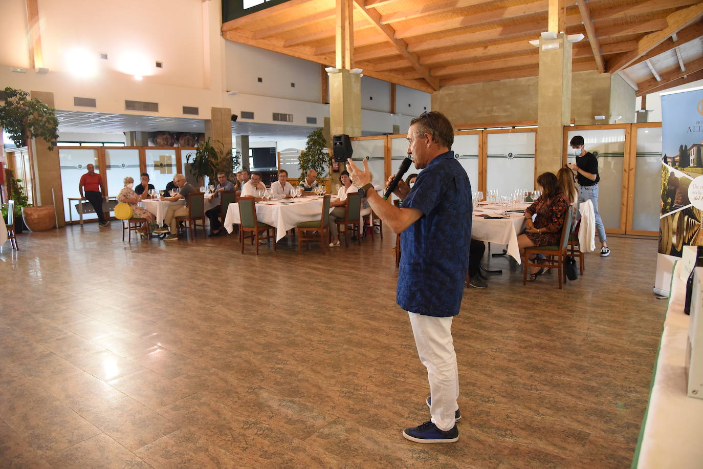 Los jugadores del torneo de patrocinadores de la Liga de Golf y Vino disfrutaron de una cata en El Campo de Logroño. 