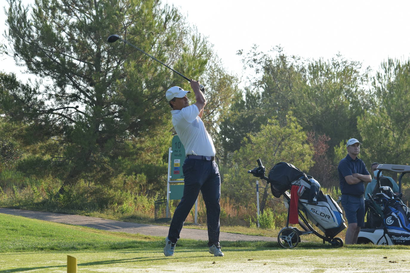 Los participantes en el torneo de patrocinadores de la Liga de Golf y Vino disfrutaron de un gran día de golf en El Campo de Logroño. 