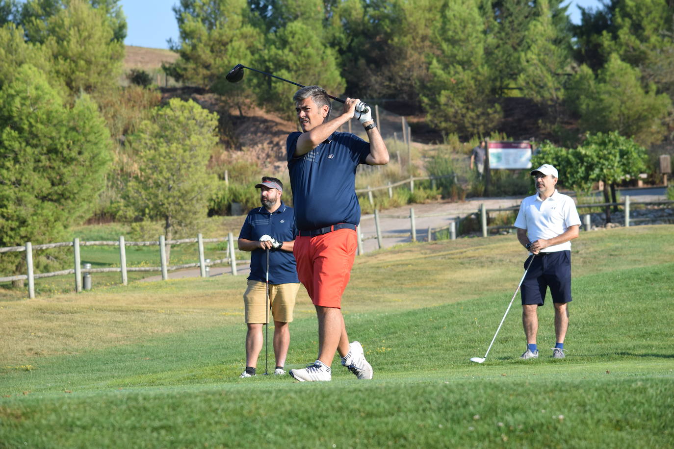 Los participantes en el torneo de patrocinadores de la Liga de Golf y Vino disfrutaron de un gran día de golf en El Campo de Logroño. 