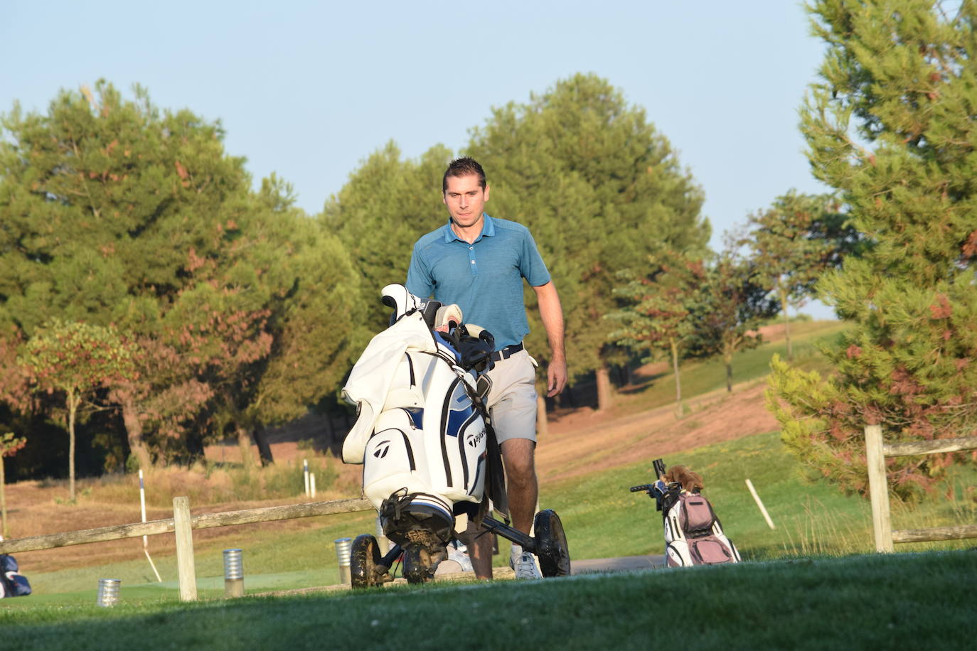 Los participantes en el torneo de patrocinadores de la Liga de Golf y Vino disfrutaron de un gran día de golf en El Campo de Logroño. 