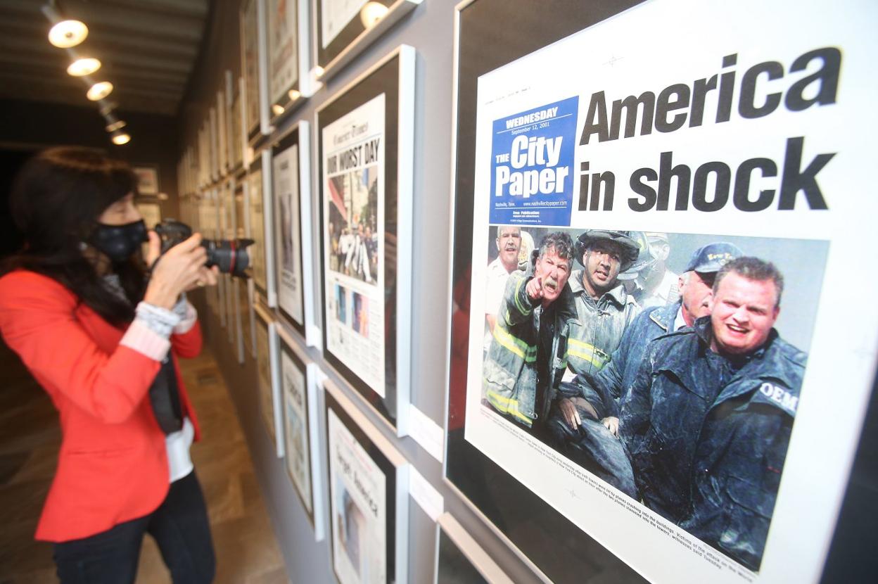 Las fotos de las portadas del 11-S vuelven a exponerse 20 años después