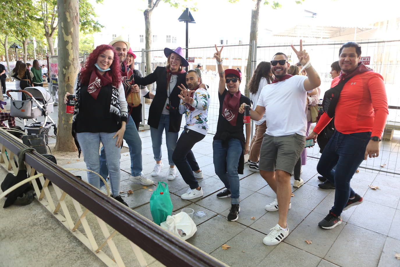 El DJ Alexander Som ha abierto el programa de actuaciones musicales en la plaza del Ayuntamiento